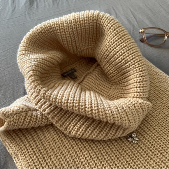 Cowl Neck Sleeveless Sweater - Picture 7 of 8